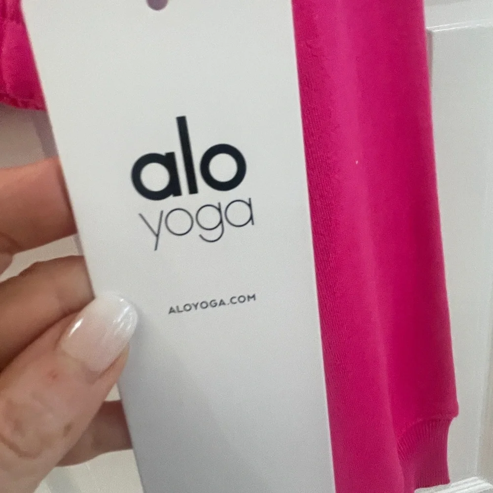 ALO Yoga Devotion Cree Neon Pink Cropped Top - Picture 2 of 6